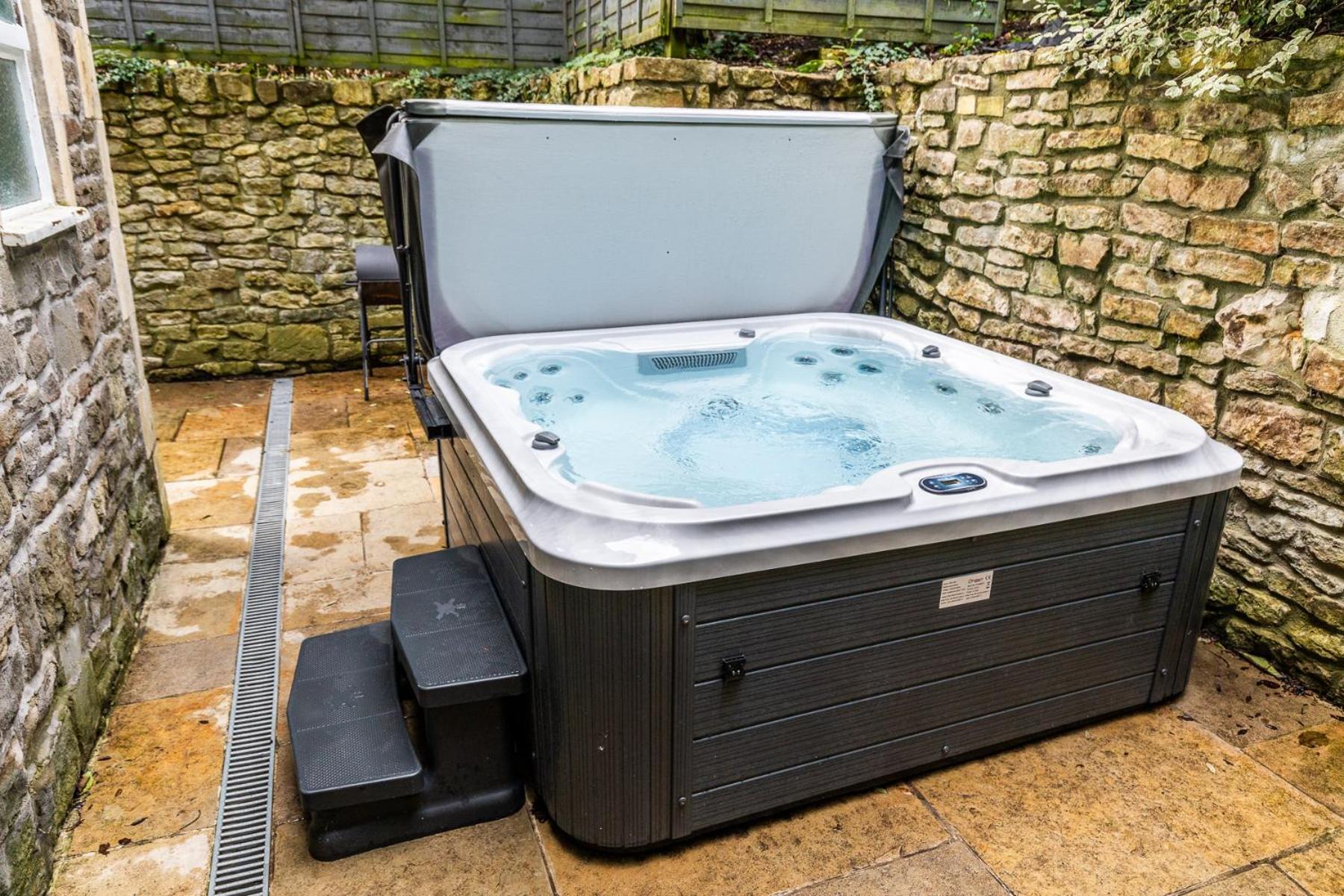 Locksbrook Lodge - Hot Tub - Spacious Outdoor Space Bath Esterno foto